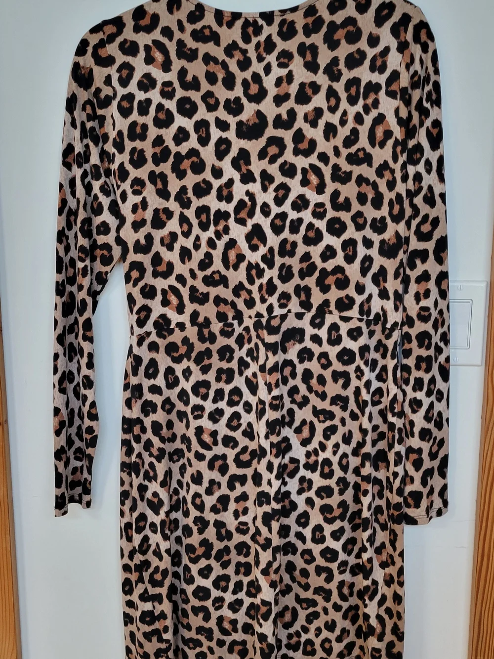 Asymetrical Leopard Print Knot-Front Long Sleeve Dress - Forever 21 - Picture 3 of 5
